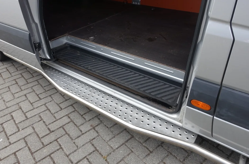 Equinox nieuwe RVS Side-bar set Volkswagen Crafter ('17>), WB 3640, FWD, type PD opstap t.h.v. schuifdeur rechts