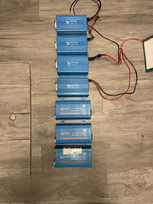 Gebruikte Victron omvormers 7x | nr 681 | getest