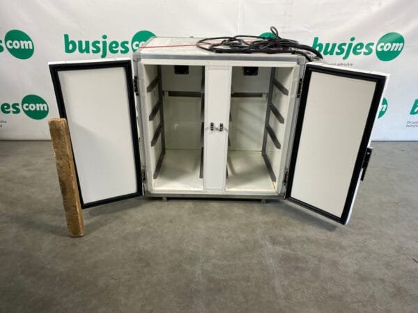 Gebruikte Universele Koeling 12V/230V (nr 1407) - Afbeelding 8