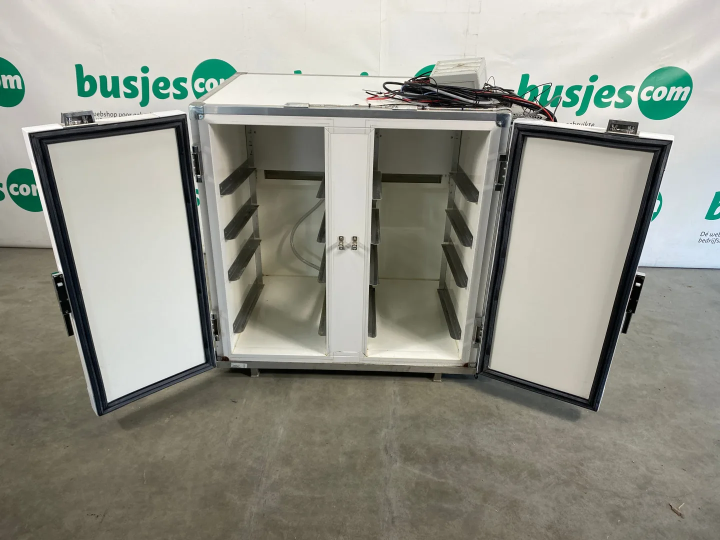 Gebruikte Universele Koeling 12V/230V (nr 1408) - Afbeelding 8